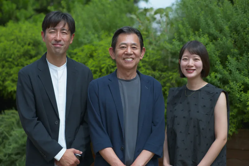 スタッフが働く様子